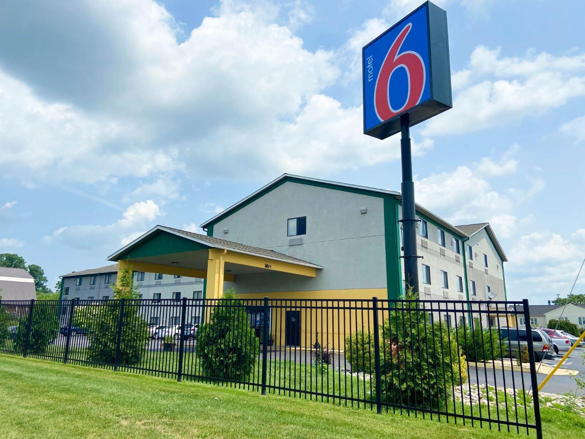 Motel 6 Lancaster Fertility Bagian luar foto